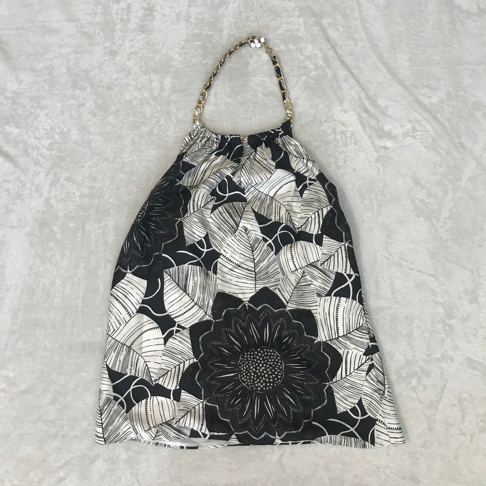 5/$15 ENDS 8/7 Floral Black and White Blouse